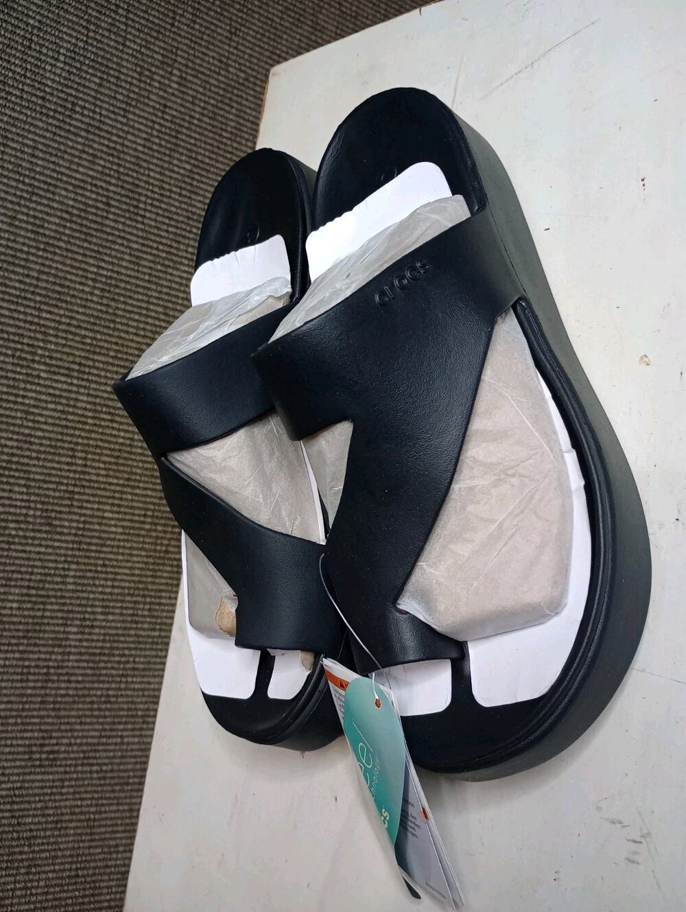 NEW CROCS Getaway Platform Toe Loop 210834 Black Size W 9